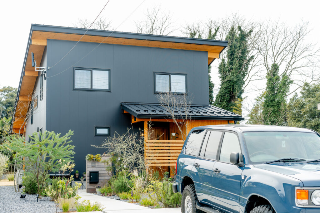 ロフトのある平屋で愉しむ、上質な素材と設計が調和する住まい